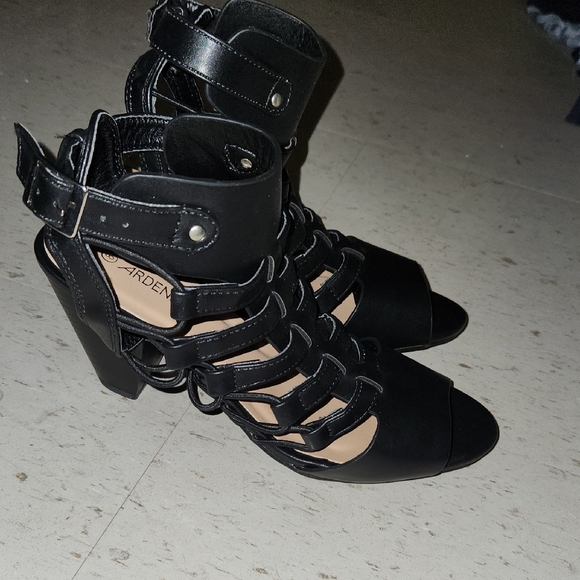 🏷 [30% 2+] Black Strappy Heels - Picture 4 of 5